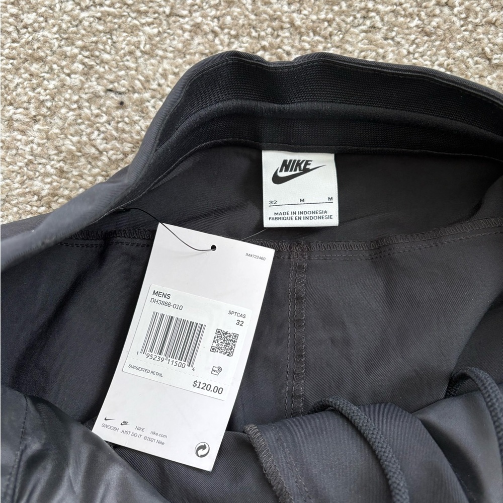 Nike Men's Dark Cargo Pants - Picture 8 of 11